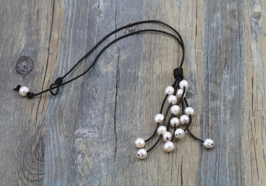 Button shape pearl necklace, Leather Pearl Necklace, Pearl Leather Necklace, White Freshwater pearl, Tan color Leather necklace, Le2-074