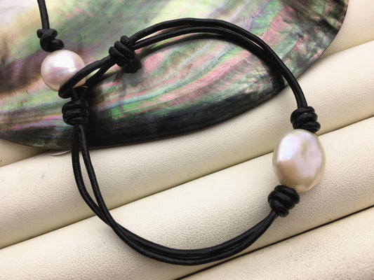Single White Big Coin Pearl fashion jewelry, pearl Leather Pearls Bracelet - plait leather bracelet - Genuine freshwater pearl - Le7-194