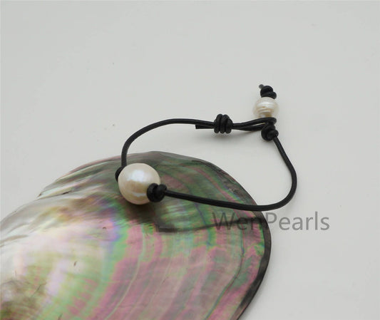 Single Very Big Pearl and Leather bracelet, White Freshwater pearl, Black Leather Pearl bracelet, Select Leather Color, Le7-183