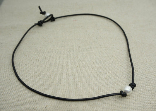 Leather Pearl Choker, High Luster pearl, Pearl Leather Necklace, White Freshwater pearl, Black Leather Pearl necklace, LIGHT BROWN, Le1-036