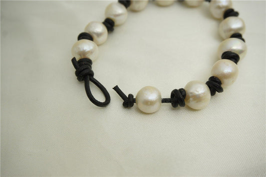11mm big pearl bracelet, Leather Pearls Bracelet, Handmade Cuff, White Pearls on Brown Leather, Black leather bracelet, Le7-031