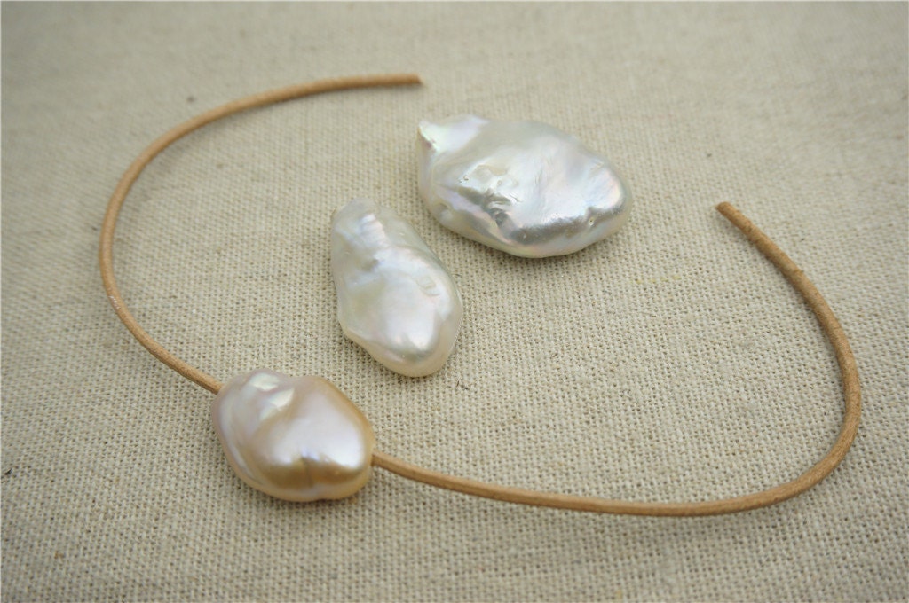 AAA 16-19x19-24mm baroque pearl, 1pcs, white color, Genuine Fresh Water Pearl, keshi pearl, Leather Cord, Wholesale Pearls, ZS-22-24