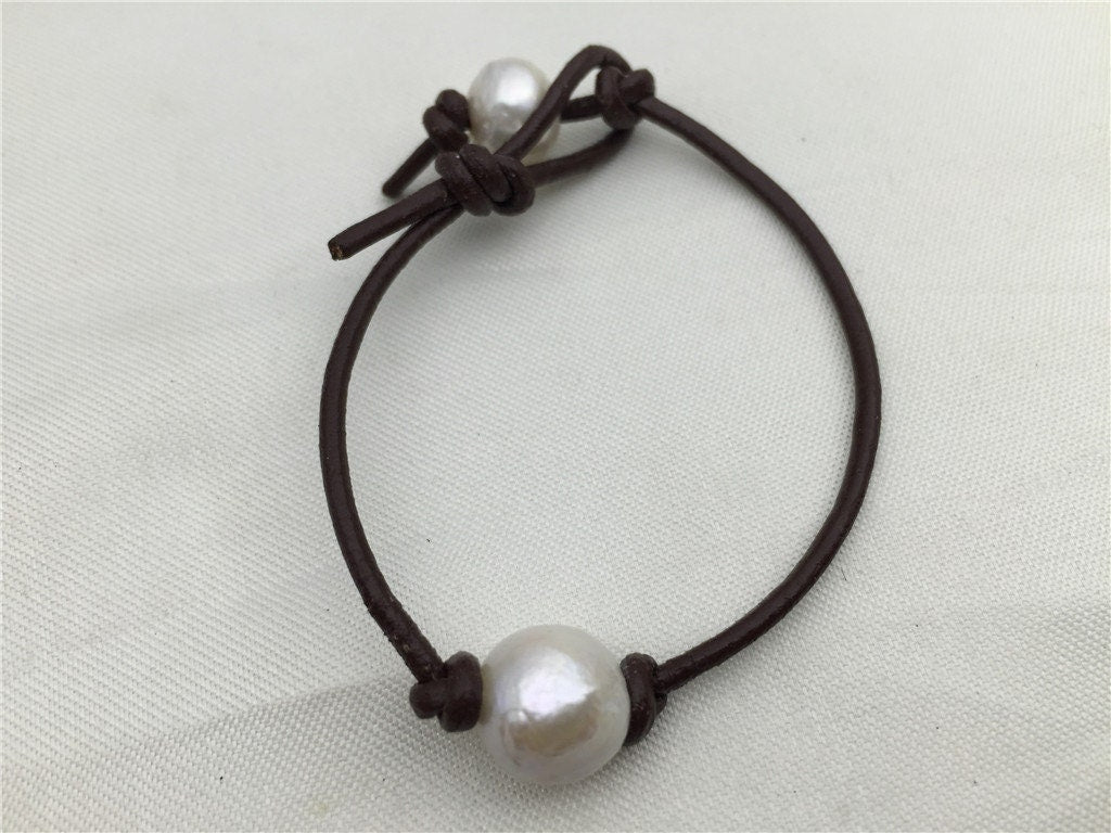 Leather Pearl bracelet, High Luster pearl, Pearl Leather bracelet, White Freshwater pearl, Black Leather Pearl bracelet, BROWN, Le7-053