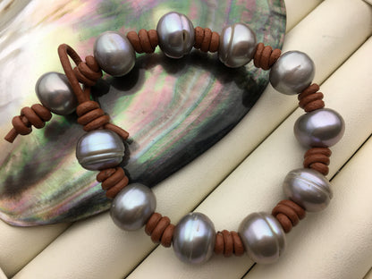 Gray button round freshwater pearl Leather bracelet, Handmade Cuff, Black Pearls on Brown Leather, Black leather bracelet, Le7-003
