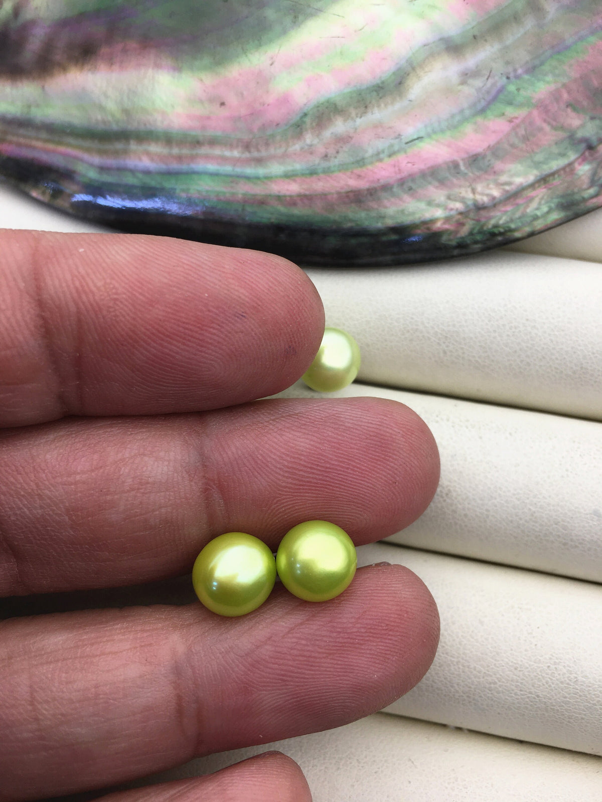 1 pair AAA 8-8.5mm Green Button Round Pearl stud earrings,Sterling Silver,SE1-T17