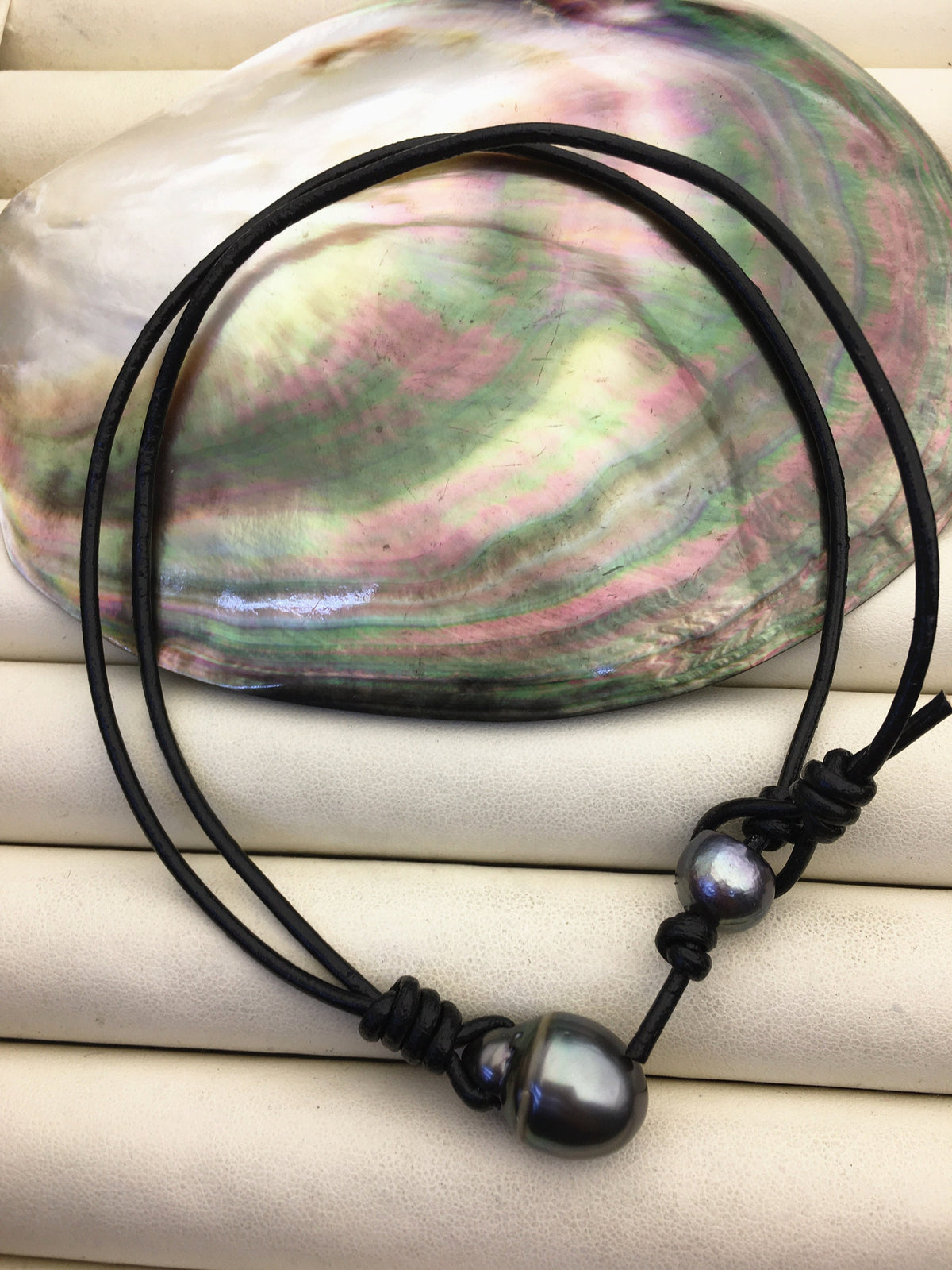 12-14mm Big Drop Tahitian Pearl Leather Necklace, Black Pearl, Black Leather Pearl necklace, Le11-011