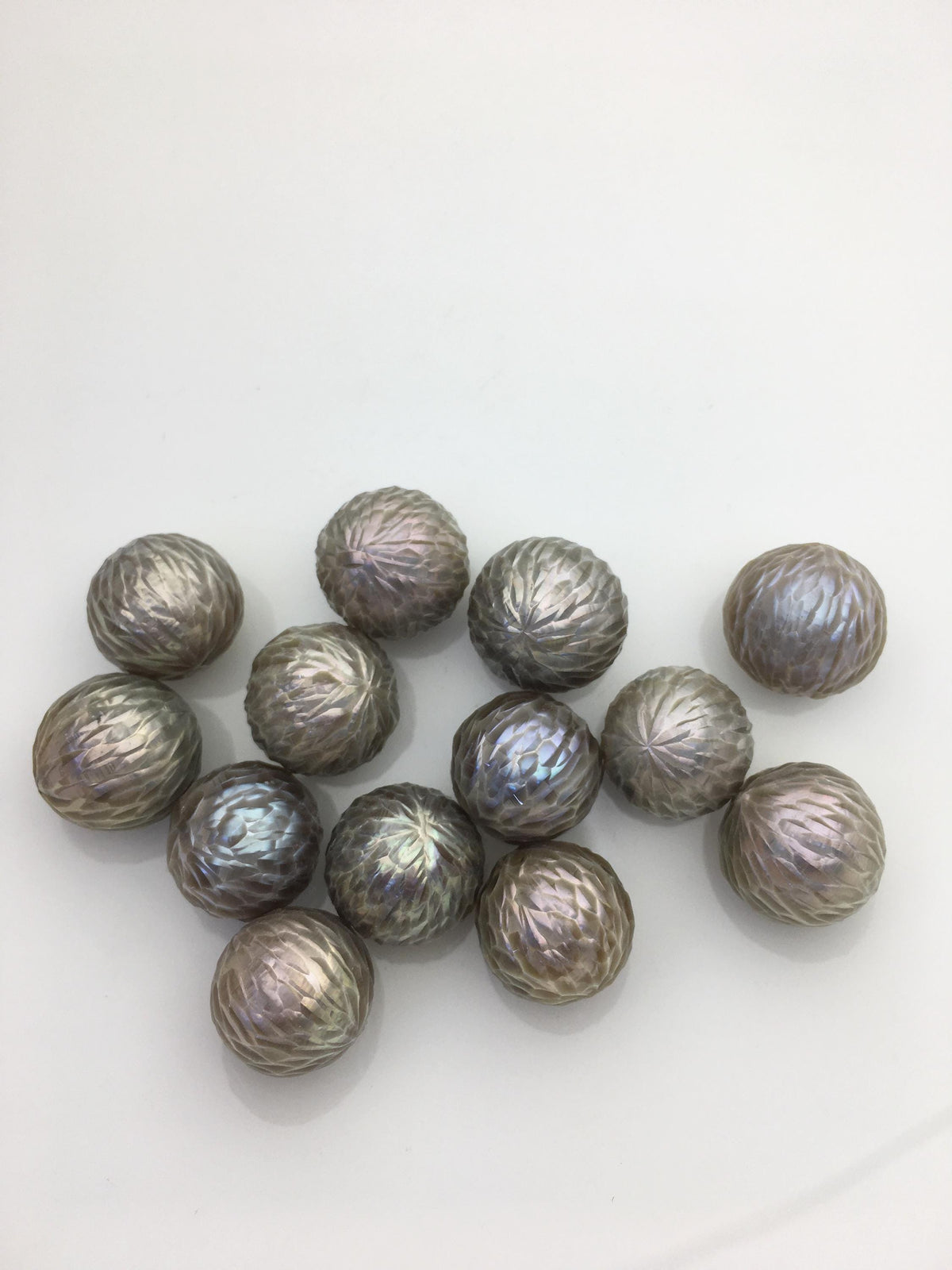 1pc AAA 14-15mm gray round Carved Freshwater Pearl - no hole - Hand Carved - CAC-T20