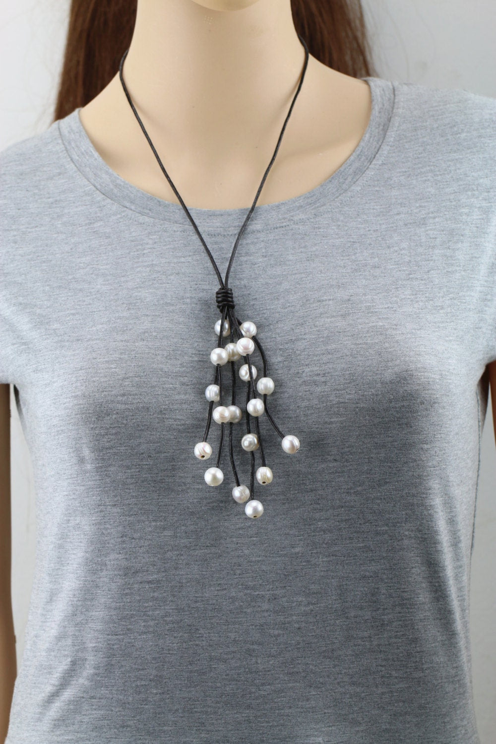 Button shape pearl necklace, Leather Pearl Necklace, Pearl Leather Necklace, White Freshwater pearl, Tan color Leather necklace, Le2-074