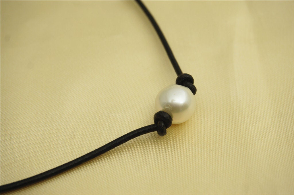 12mm big Round pearl necklace, Leather Pearl Choker, Pearl Leather Necklace, White Freshwater pearl, Black Leather Pearl necklace, Le1-030