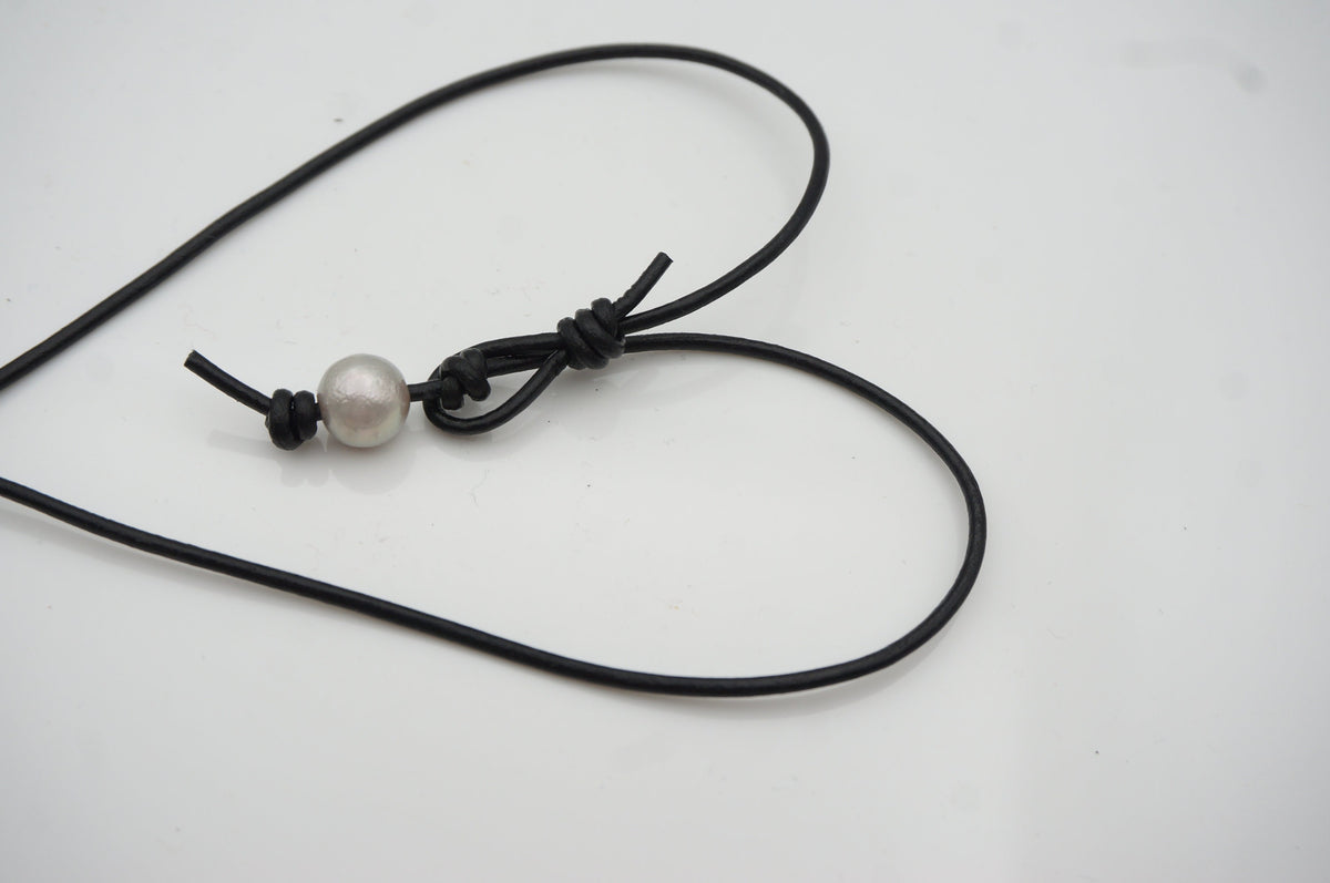 2 big Gray flameball pearl leather drop necklace,Pearl and Leather Lariat Necklace,Leather Pearl necklace,Le4-058