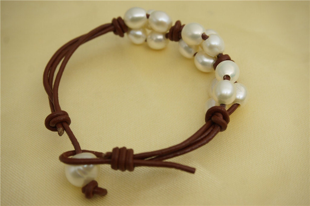 Rice white pearl leather necklace, twisted leather pearl bracelet, knotted freshwater pearl bracelet, Leather Pearls Bracelet, Le7-060
