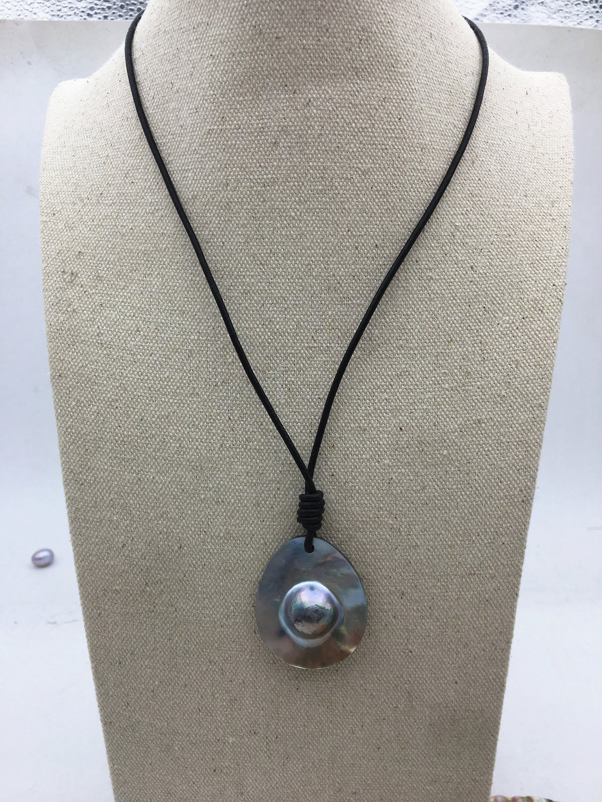 30x40mm Big Mabe Sea Pearl Leather necklace, pearl choker necklace, Black Leather Pearl necklace, necklaces for women, Le5-045