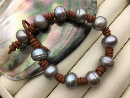 Gray button round freshwater pearl Leather bracelet, Handmade Cuff, Black Pearls on Brown Leather, Black leather bracelet, Le7-003