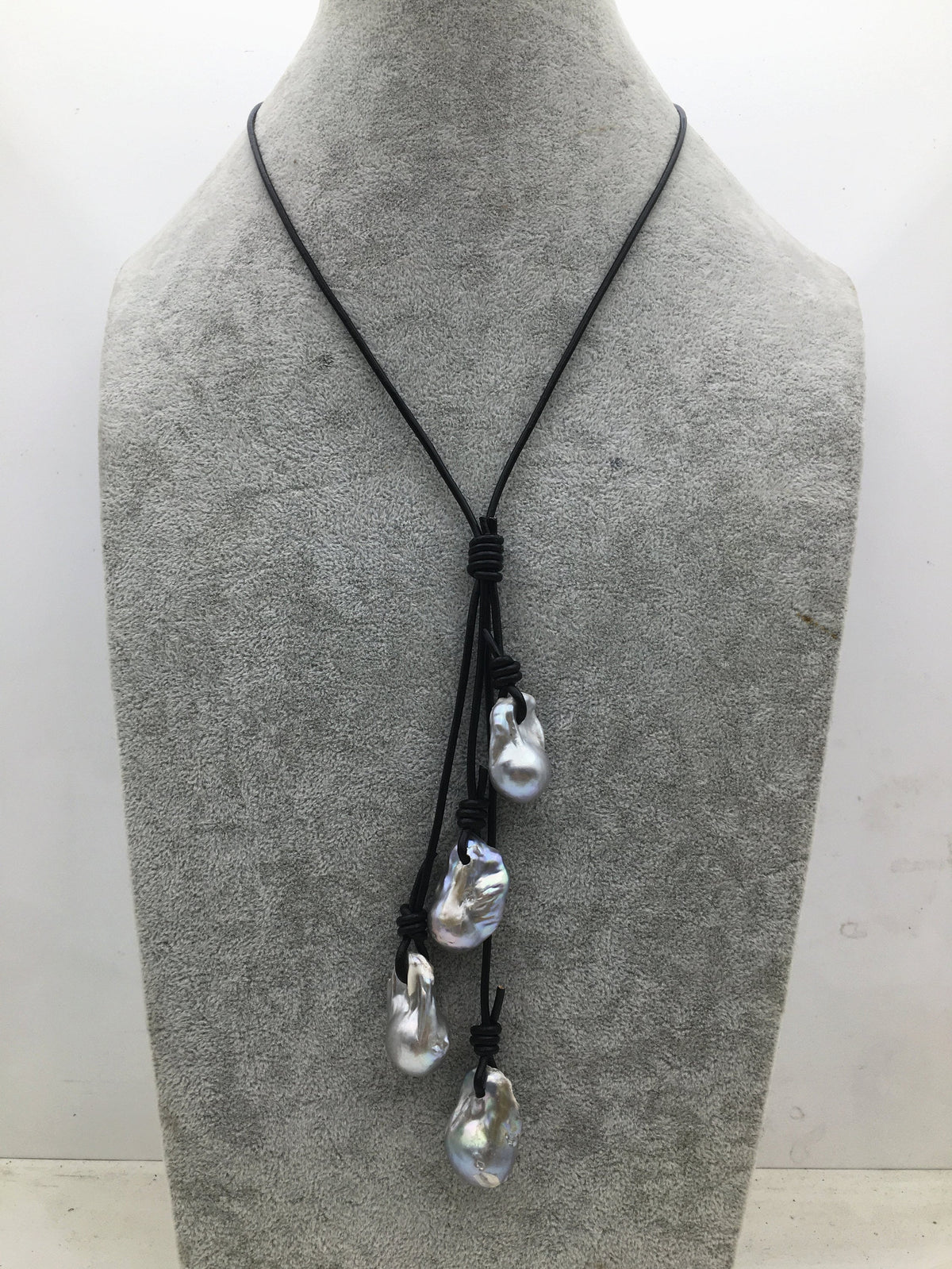 Four Gray Flame ball pearl and leather necklace, Baroque Freshwater Pearl Drop Necklace, Flaming ball pearl necklace, wholesale, Le4-059