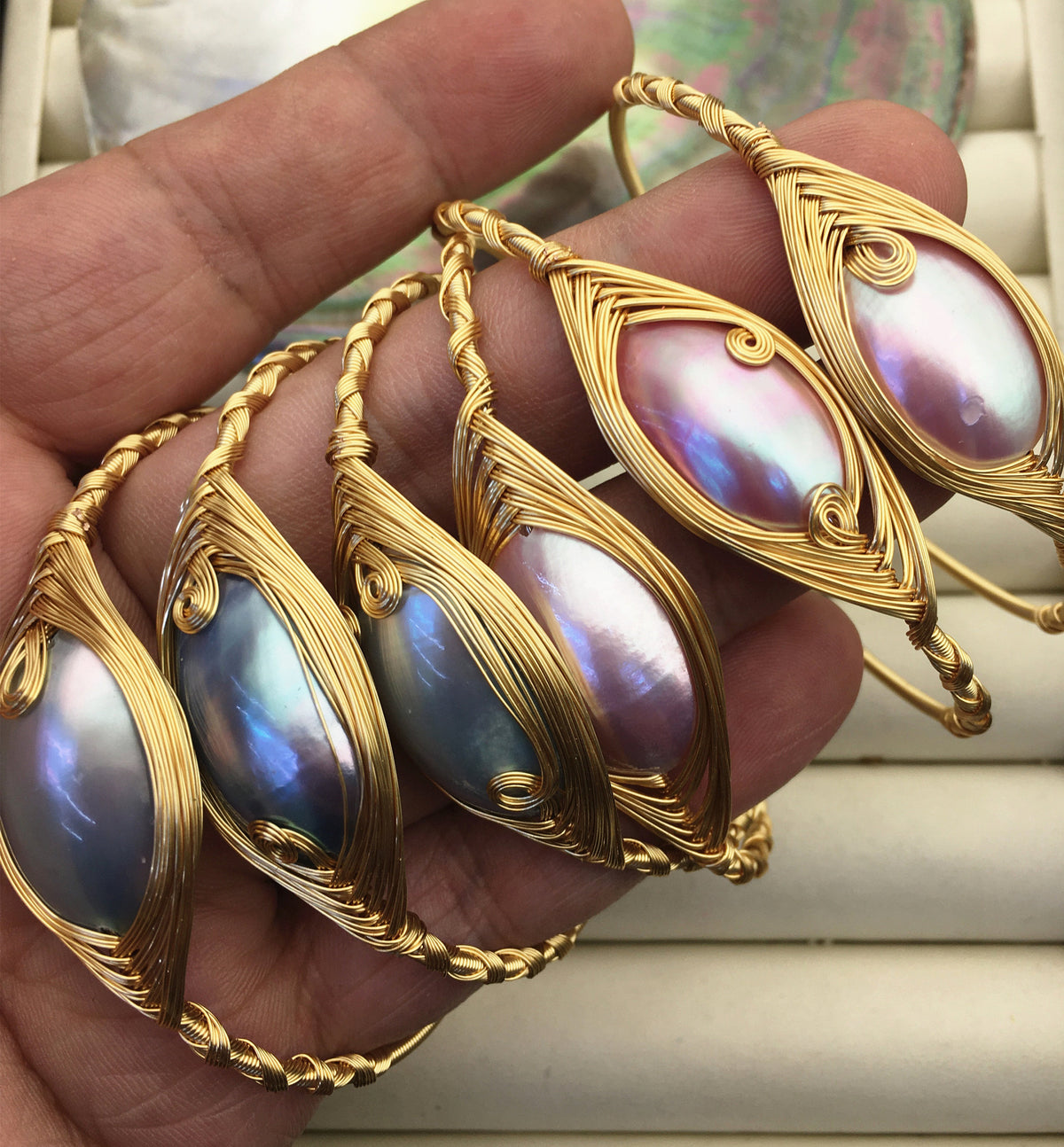 7.25'' Red/Blue Shell handmade bangle bracelet,B8-055-5