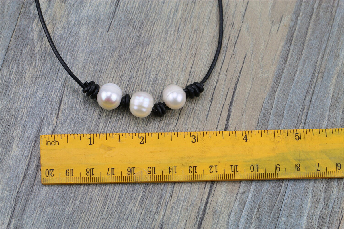THREE pearls necklace, Leather Pearl Choker, Pearl Leather Necklace, White Freshwater pearl, Black Leather Pearl necklace, Le3-026