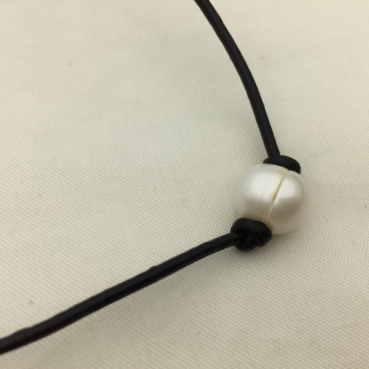 Pearl Choker Leather Necklace, bracelet,White Freshwater pearl, Black Leather Pearl necklace,LIGHT BROWN,Le3-036