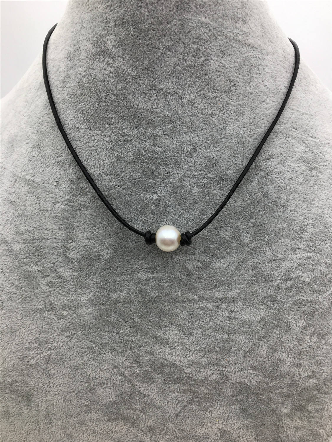 11-13mm Big White Round Pearl Leather Choker, White Freshwater pearl, Black Leather Pearl necklace, Select leather color, Le5-003