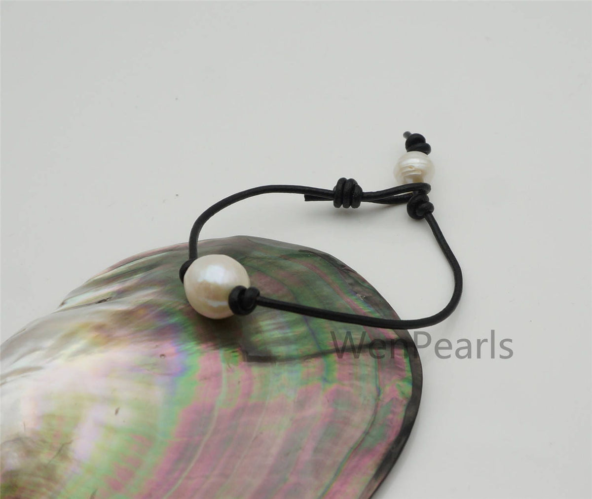 Single Very Big Pearl and Leather bracelet, White Freshwater pearl, Black Leather Pearl bracelet, Select Leather Color, Le7-183