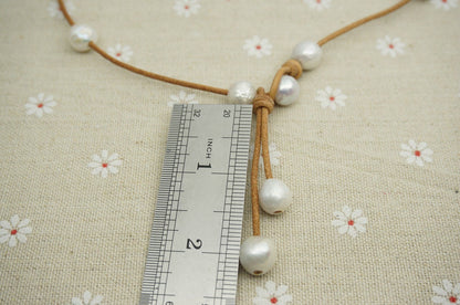 High-Luster White Freshwater Pearl & Light Brown Leather Necklace | Le1-032