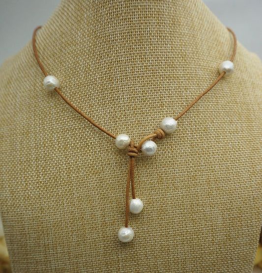 High-Luster White Freshwater Pearl & Light Brown Leather Necklace | Le1-032