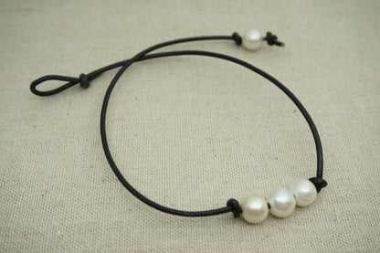 Three pearl necklace, Leather Pearl Choker, Pearl Leather Necklace, White Freshwater pearl, Black Leather Pearl necklace, BROWN, Le1-009