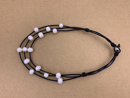 Three rows Floating pearls and leather Necklace, 3 Rows Leather Necklace, Multi-Strand Pearls necklace, Pearl and Leather, Le4-075