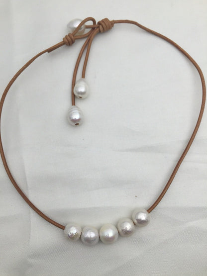 Five Round pearl leather necklace, Leather Pearl Necklace, Light brown Leather Pearl necklace, Le1-027