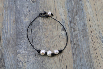 THREE pearls necklace, Leather Pearl Choker, Pearl Leather Necklace, White Freshwater pearl, Black Leather Pearl necklace, Le3-026