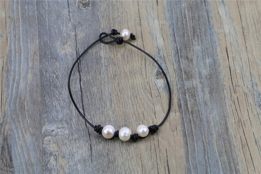 THREE pearls necklace, Leather Pearl Choker, Pearl Leather Necklace, White Freshwater pearl, Black Leather Pearl necklace, Le3-026