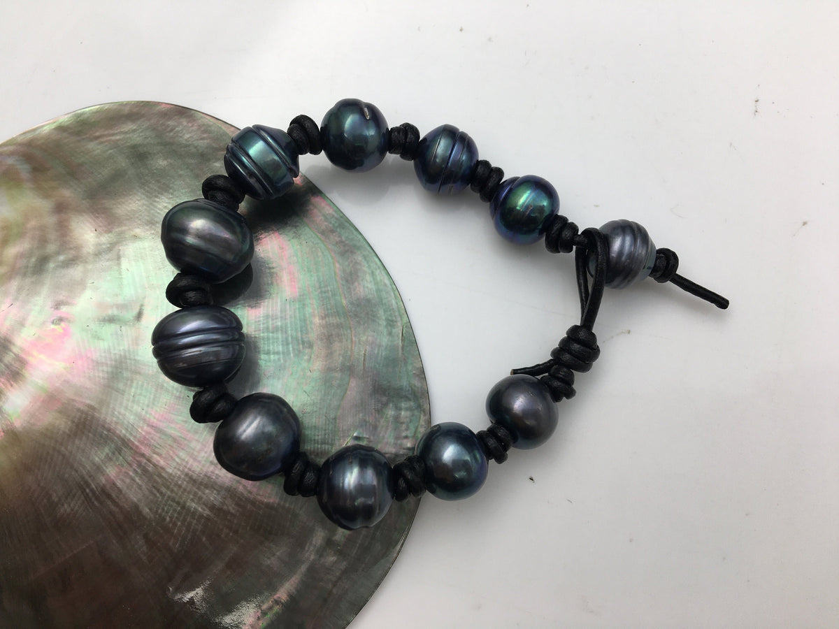 Metallic Blue Button pearl bracelet, Leather Pearls Bracelet, Handmade Cuff, Black Pearls on Brown Leather, Black leather bracelet, Le7-098