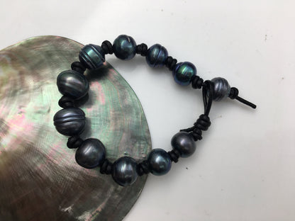 Metallic Blue Button pearl bracelet, Leather Pearls Bracelet, Handmade Cuff, Black Pearls on Brown Leather, Black leather bracelet, Le7-098