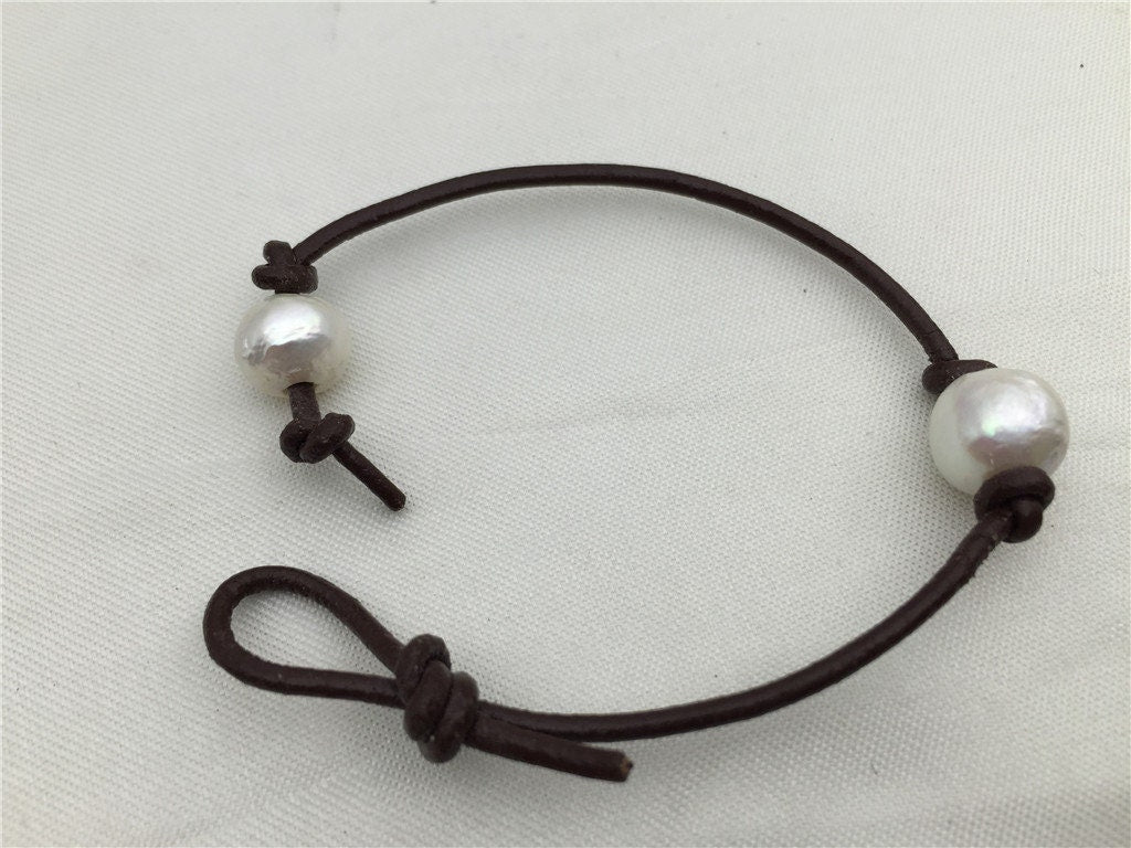Leather Pearl bracelet, High Luster pearl, Pearl Leather bracelet, White Freshwater pearl, Black Leather Pearl bracelet, BROWN, Le7-053