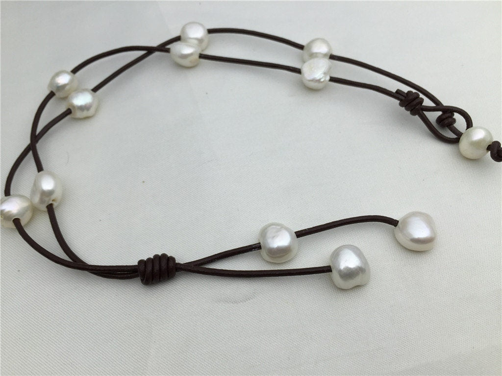 Baroque pearl leather necklace, Pearl and Leather Lariat Necklace, Leather Pearl necklace, Leather baroque pearl necklace, Tan leather, Le1-010