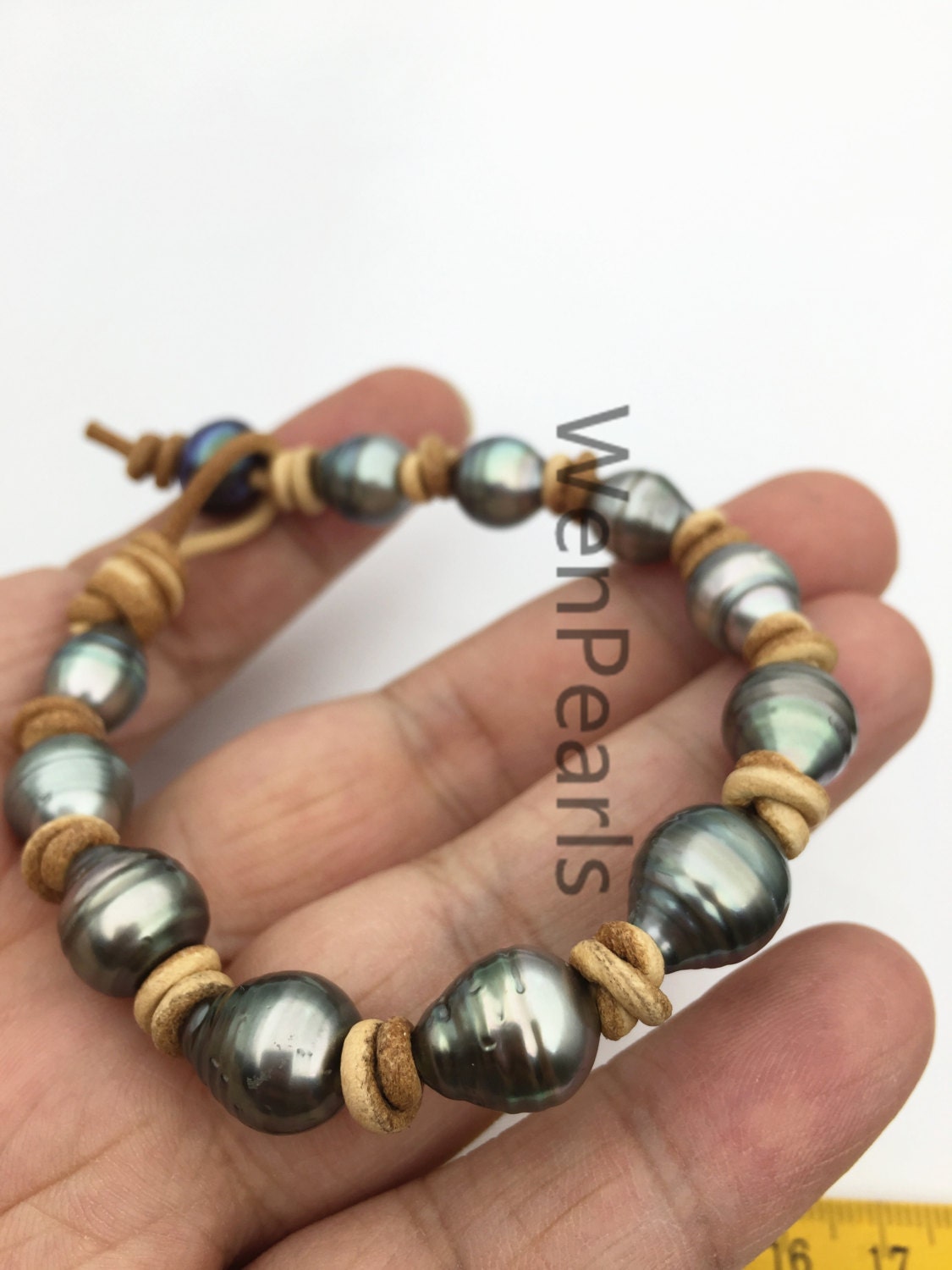 Real Green Tahitian pearl bracelet, High Luster pearl, Pearl Leather bracelet, Taitian pearl bracelet, Black Leather Pearl bracelet, Le10-002
