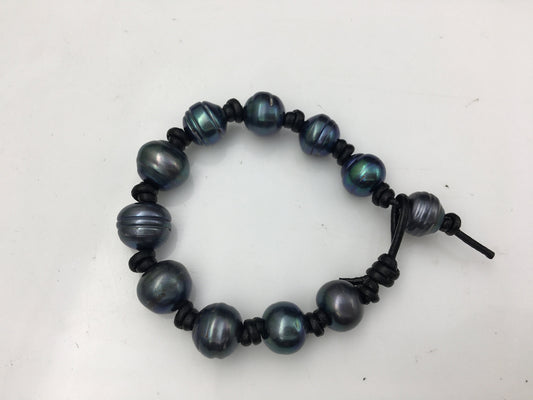Metallic Blue Button pearl bracelet, Leather Pearls Bracelet, Handmade Cuff, Black Pearls on Brown Leather, Black leather bracelet, Le7-098