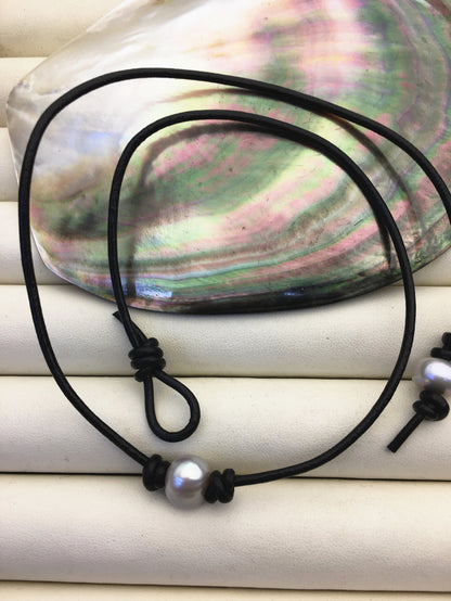 single gray pearl Leather Pearls choker Necklace - near round pearl - Genuine freshwater pearl - Black Tan Real leather - Le5-041