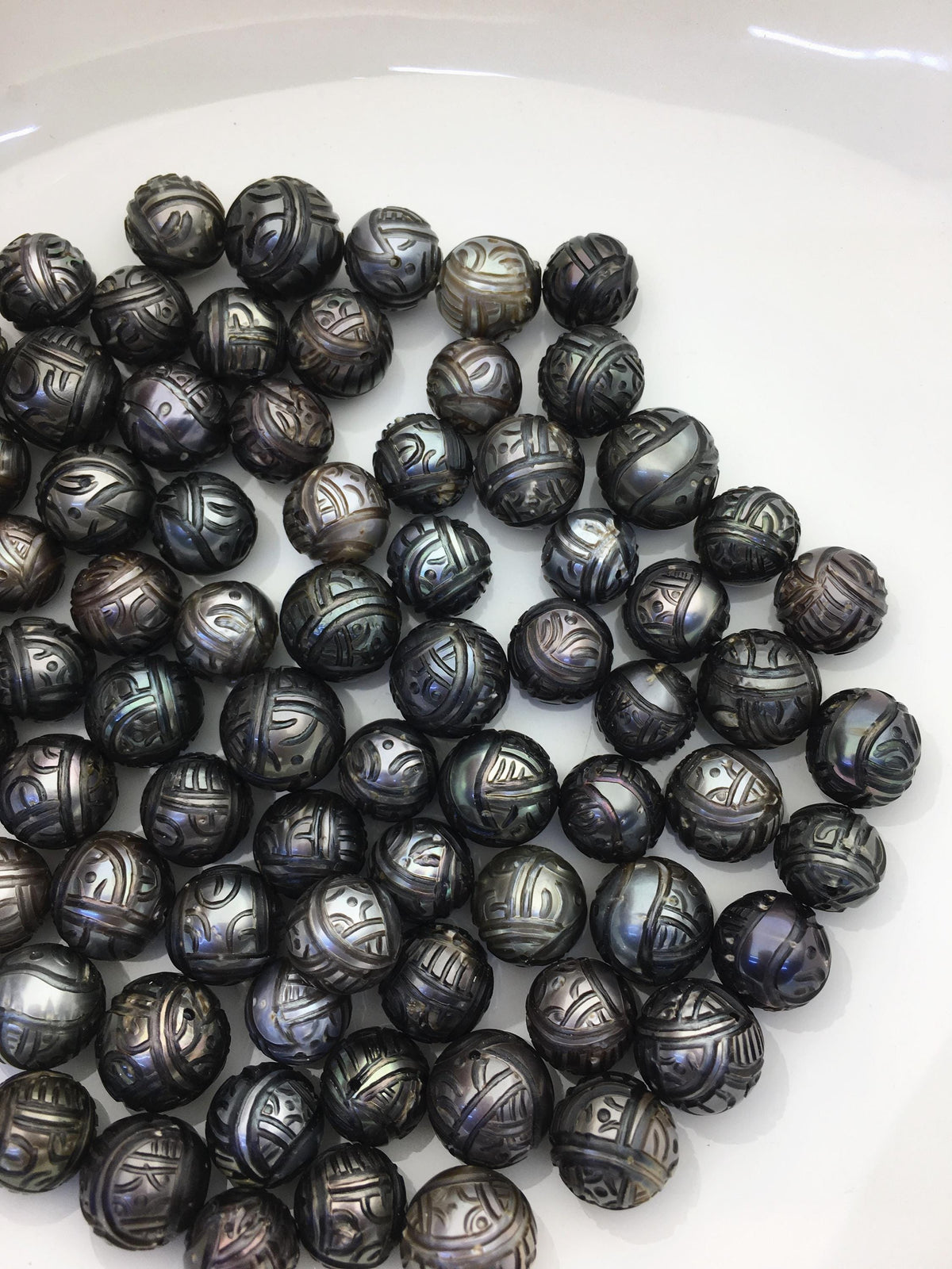 1pc AA 10-14mm Green Black Near Round Carved Tahitian Pearl - Hand Cared - Tattoo Tahitian Pearls, carved pearls, through hole, CAC-FLW-9-3