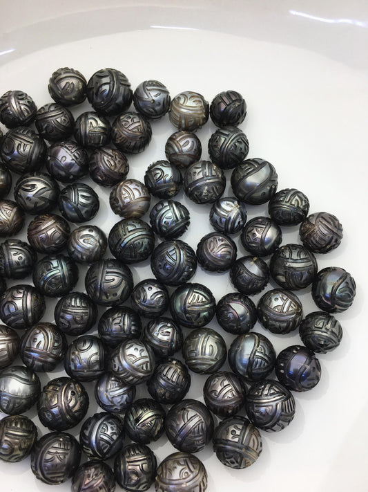 1pc AA 10-14mm Green Black Near Round Carved Tahitian Pearl - Hand Cared - Tattoo Tahitian Pearls, carved pearls, through hole, CAC-FLW-9-3