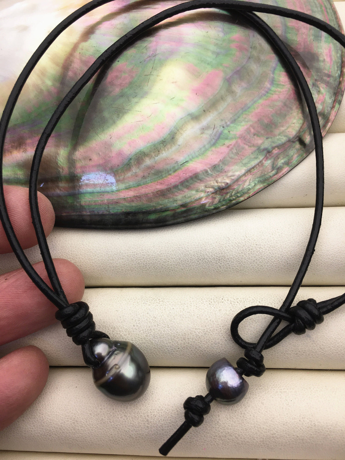 12-14mm Big Drop Tahitian Pearl Leather Necklace, Black Pearl, Black Leather Pearl necklace, Le11-011